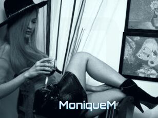 MoniqueM